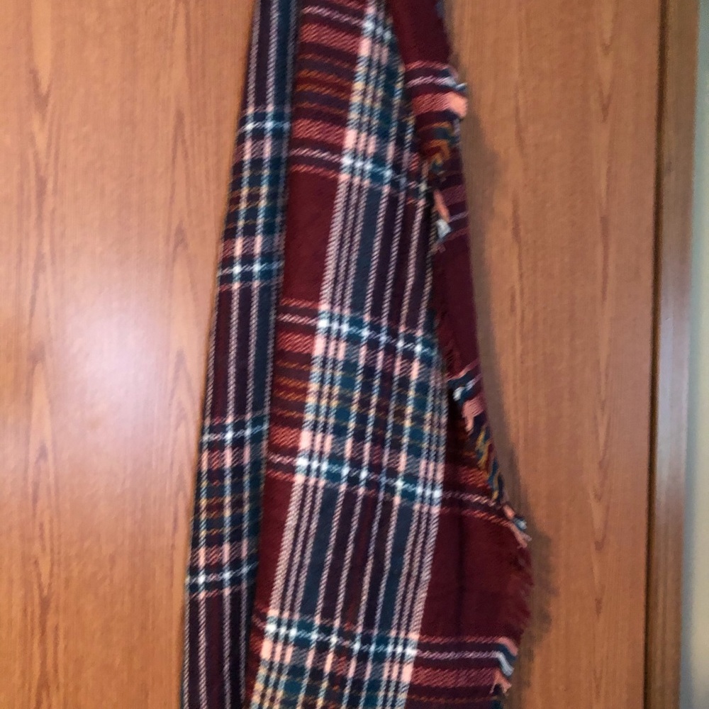 Wide scarf